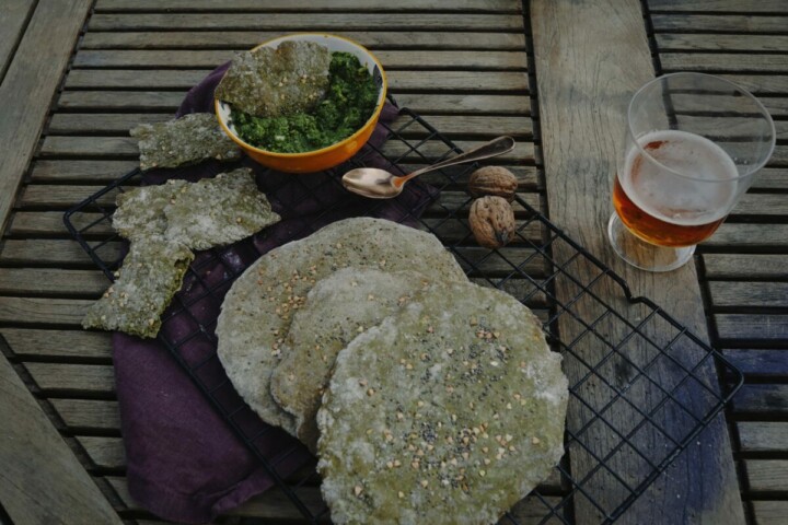 Craquers et tapenade à l’ortie